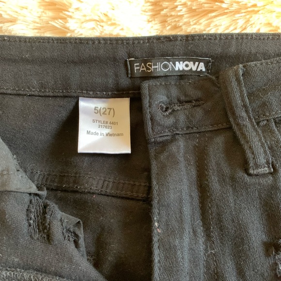 Fashion Nova ripped jeans - Picture 4 of 4
